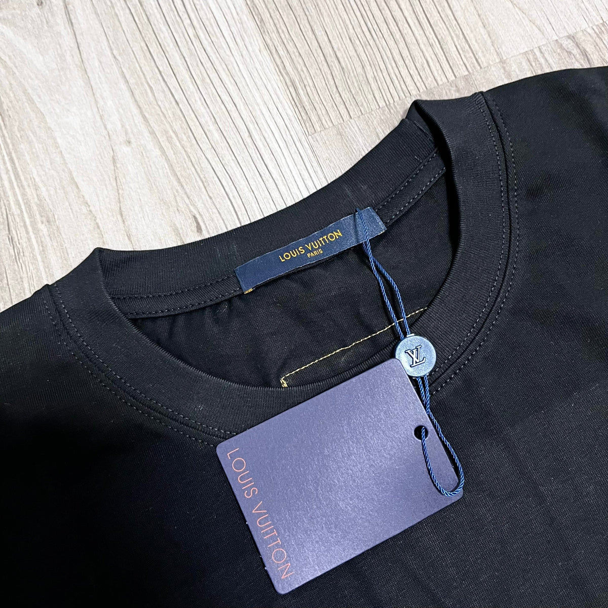 Camiseta OVERSIZE LV RELIEVE ALL BLAK