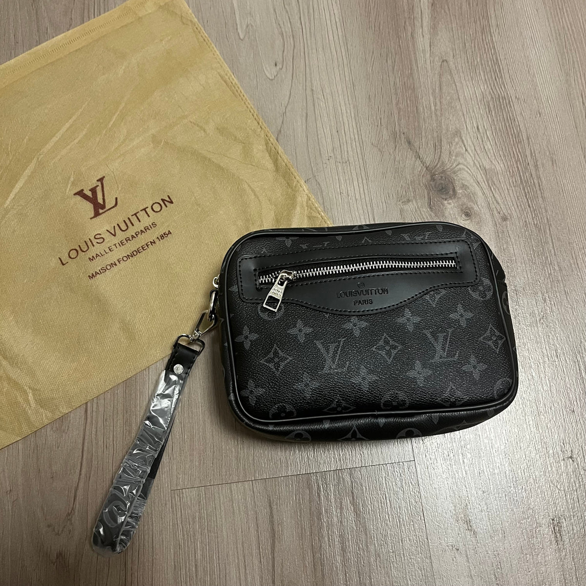 BOLSO MANO LV ESTRELLAS BLACK