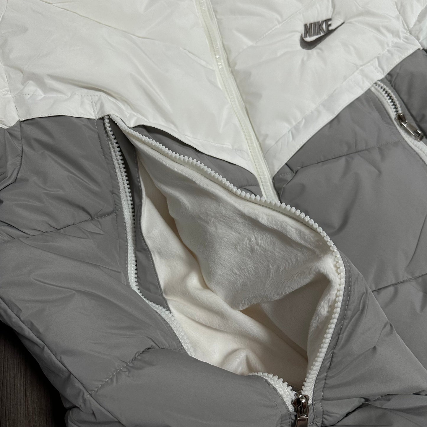 CHAQUETÓN ACOLCHADO BORDADO NIKE
