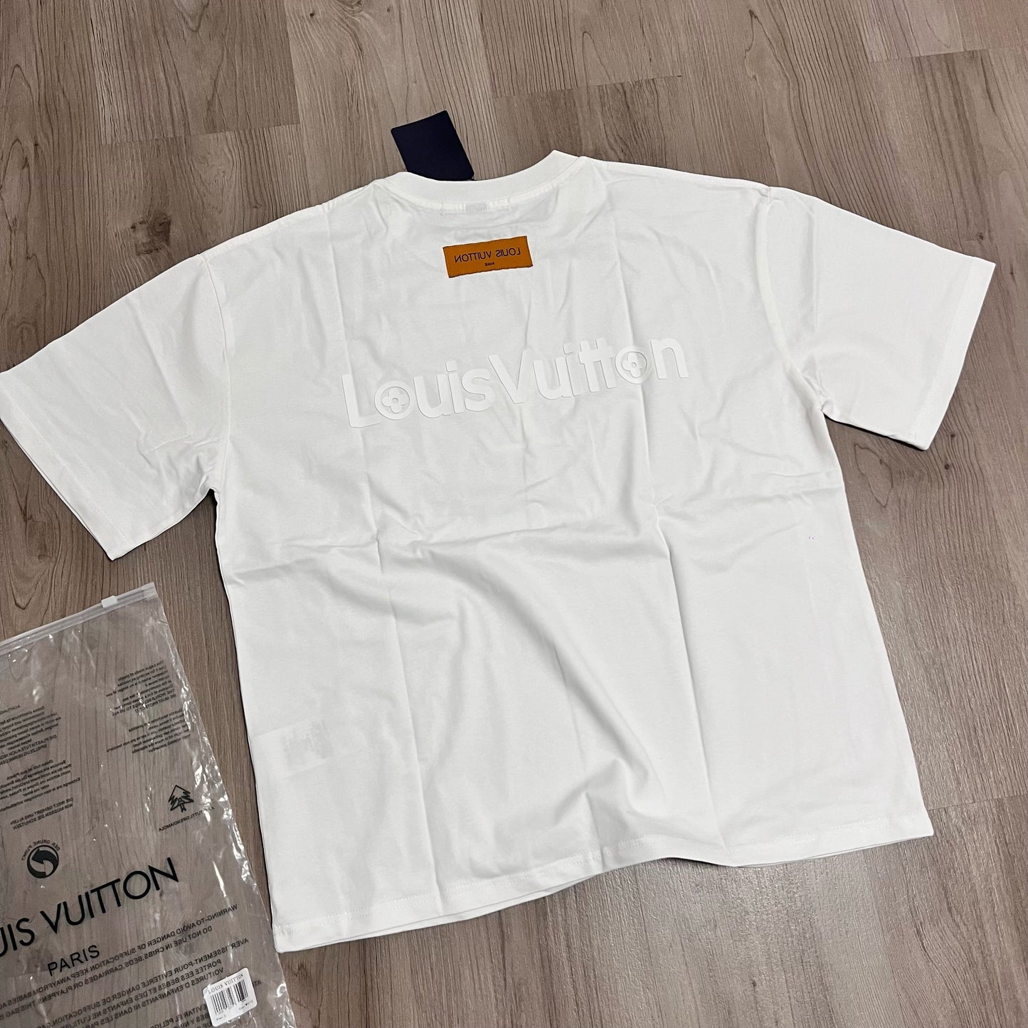 Camiseta OVERSIZE LV RELIEVE ALL WHITE