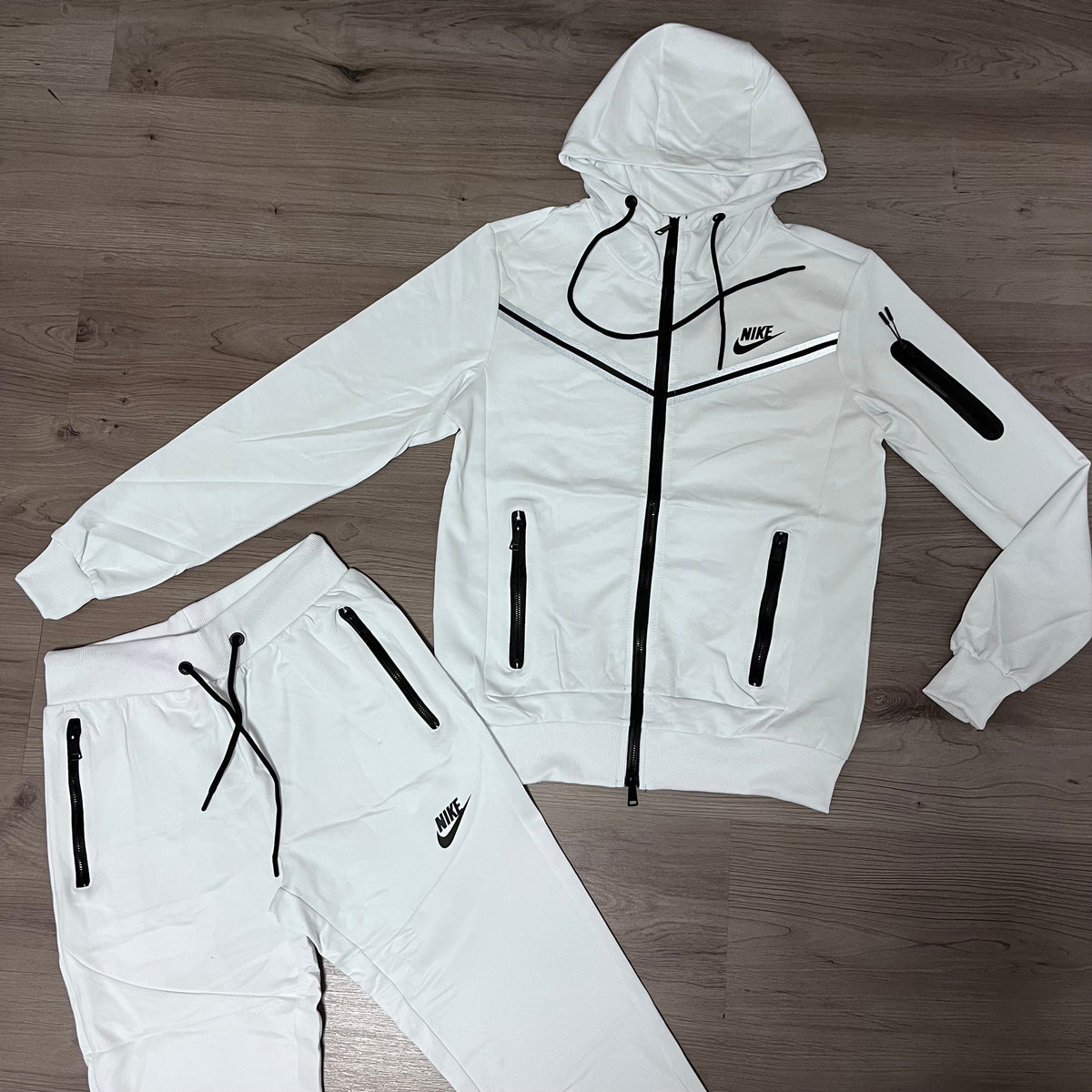 Conjunto NIKE TECH WHITE