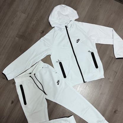 Conjunto NIKE TECH ALL WHITE