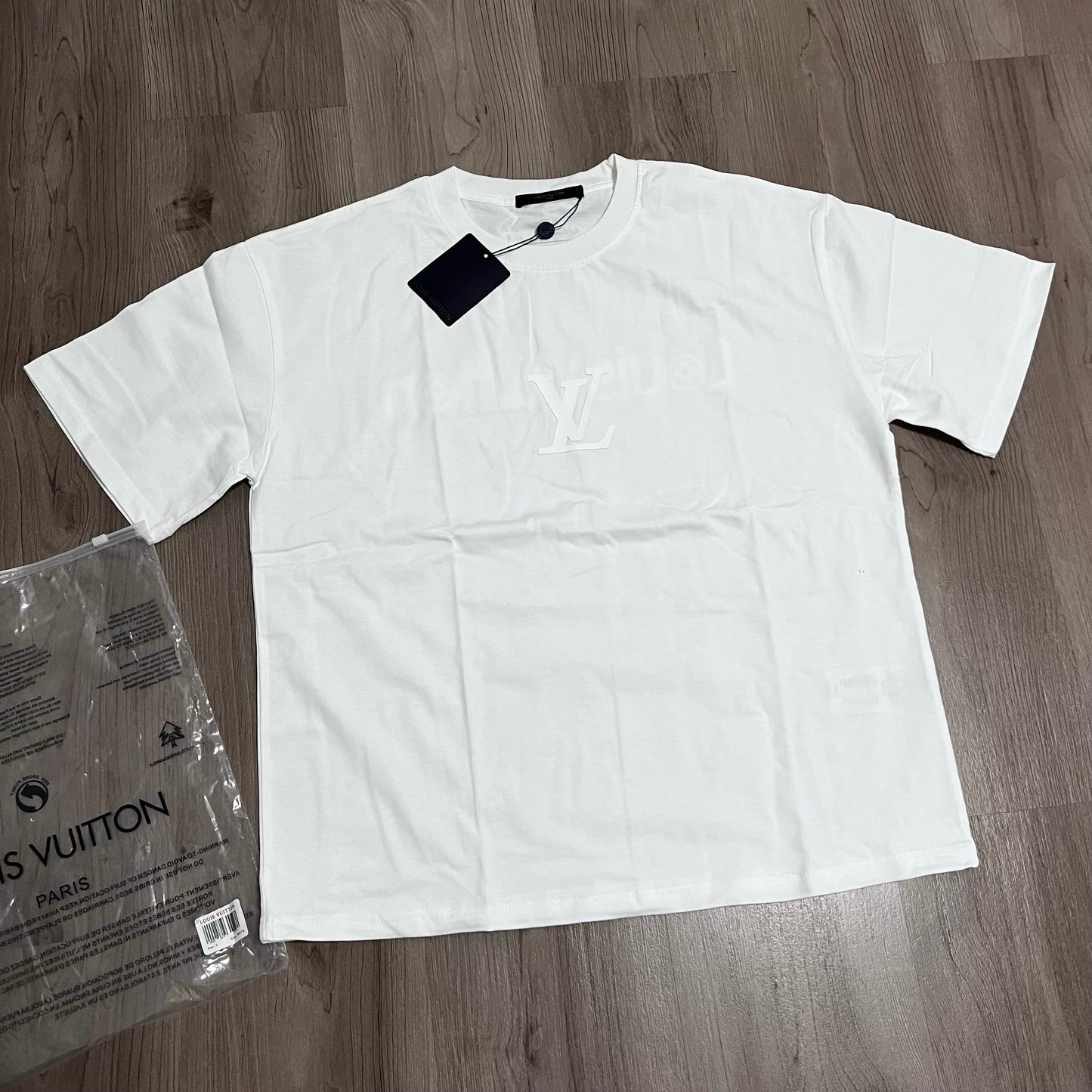 Camiseta OVERSIZE LV RELIEVE ALL WHITE