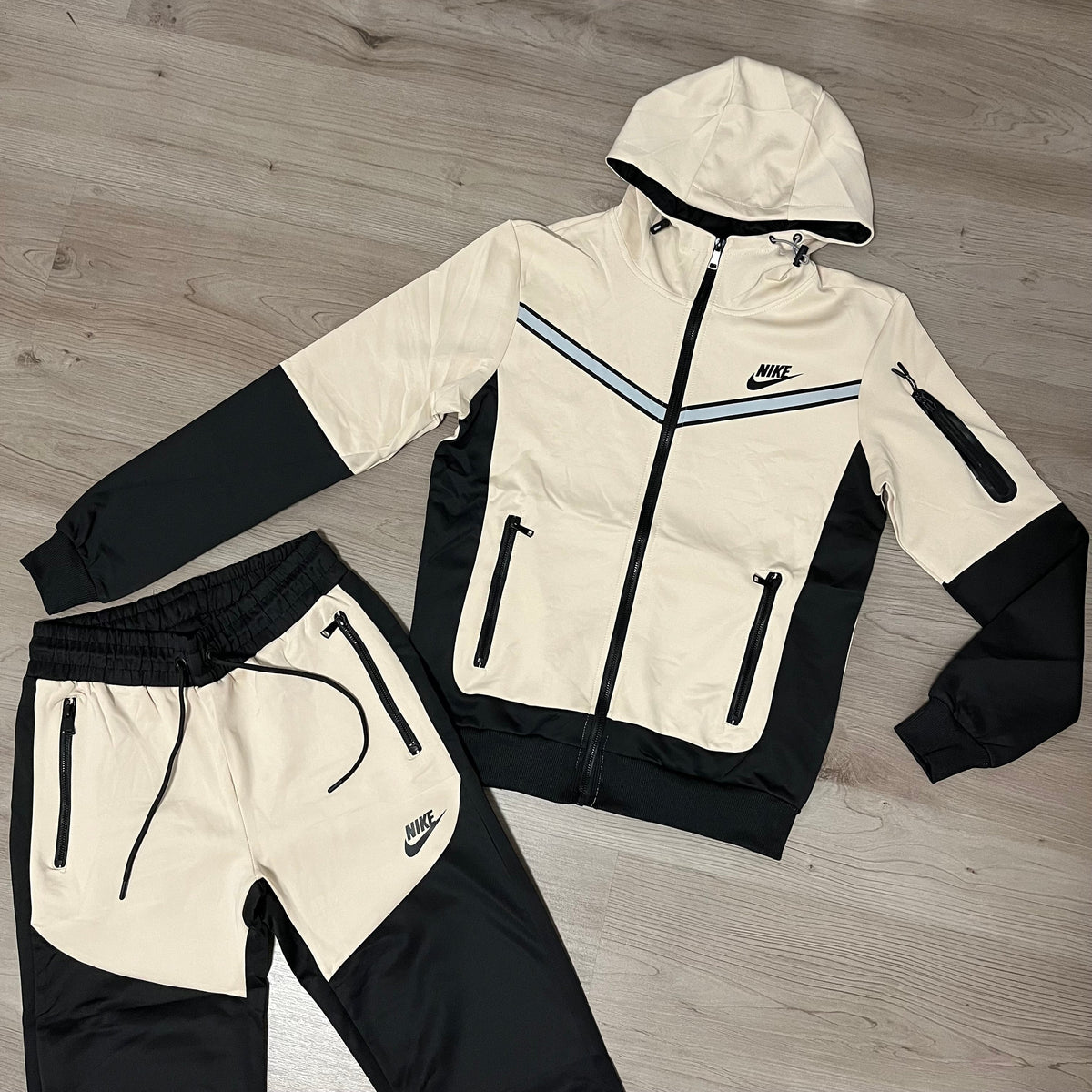 Conjunto NIKE TECH