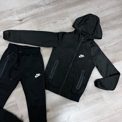 Conjunto NIKE TECH ALL BLACK