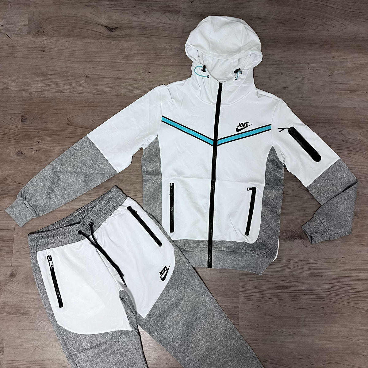 Conjunto NIKE TECH WHITE GREY