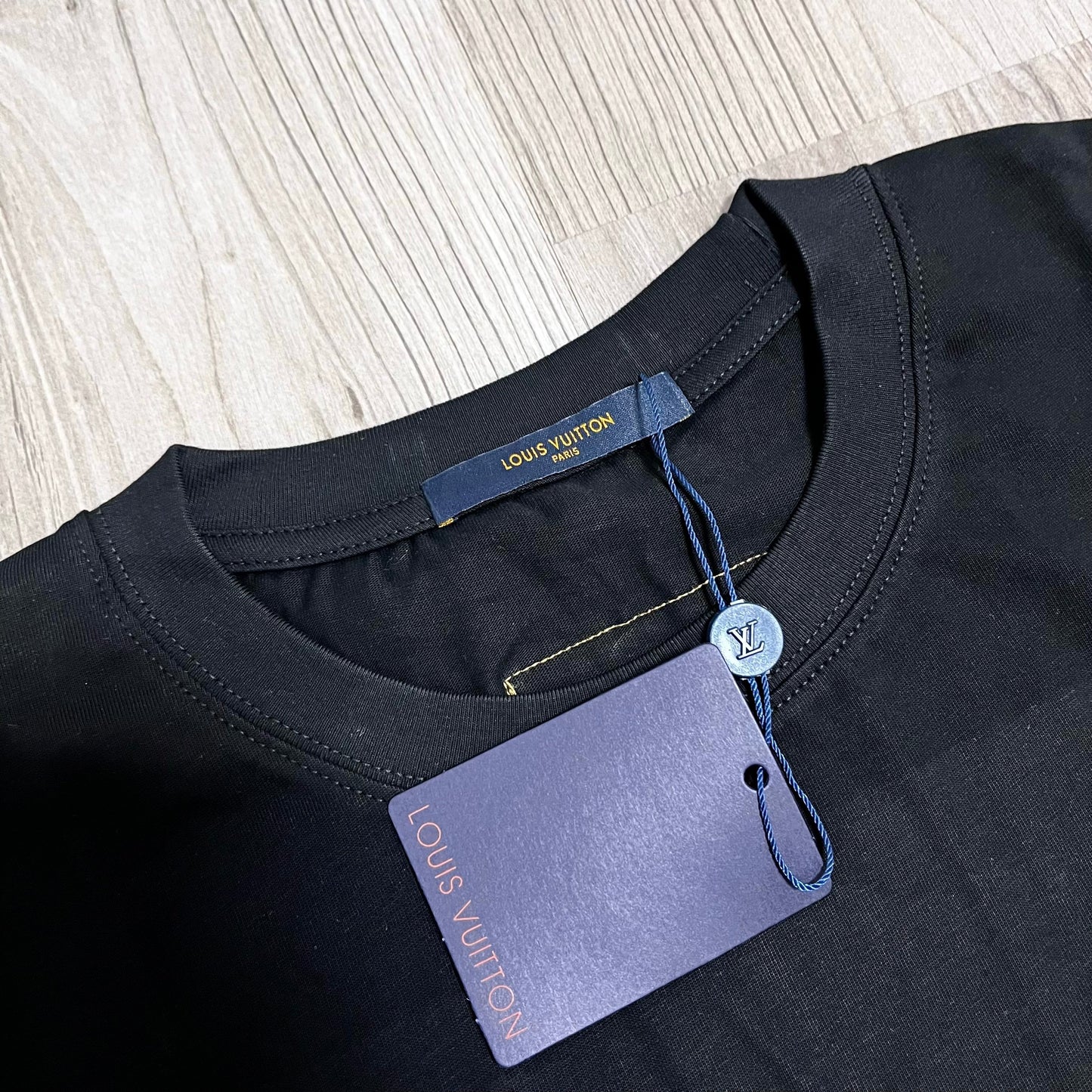 Camiseta OVERSIZE LV RELIEVE ALL BLAK