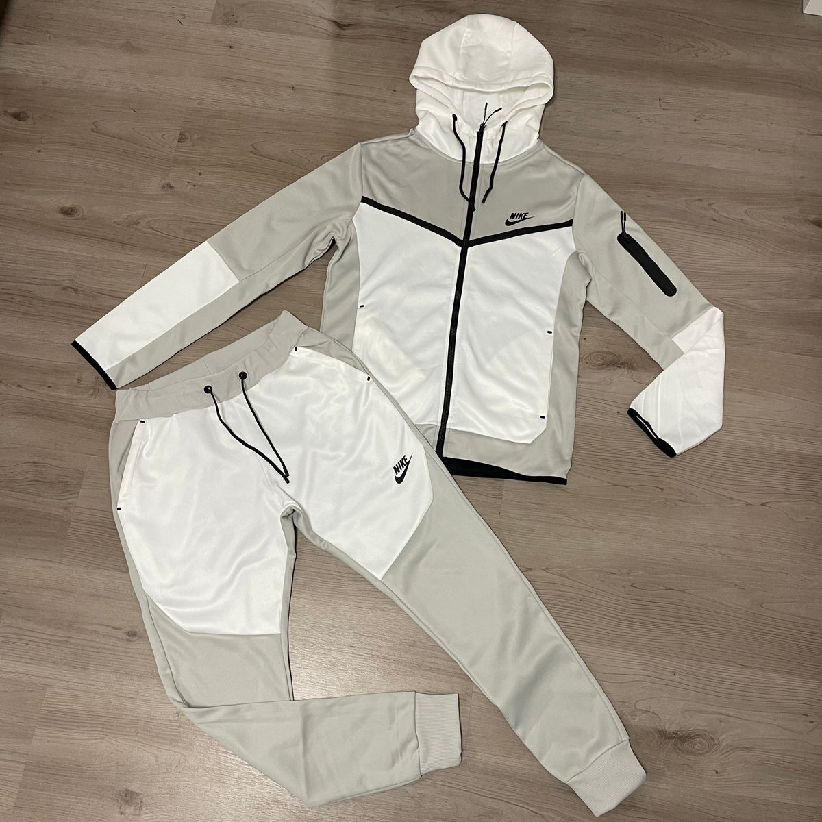 Conjunto NIKE TECH White/grey