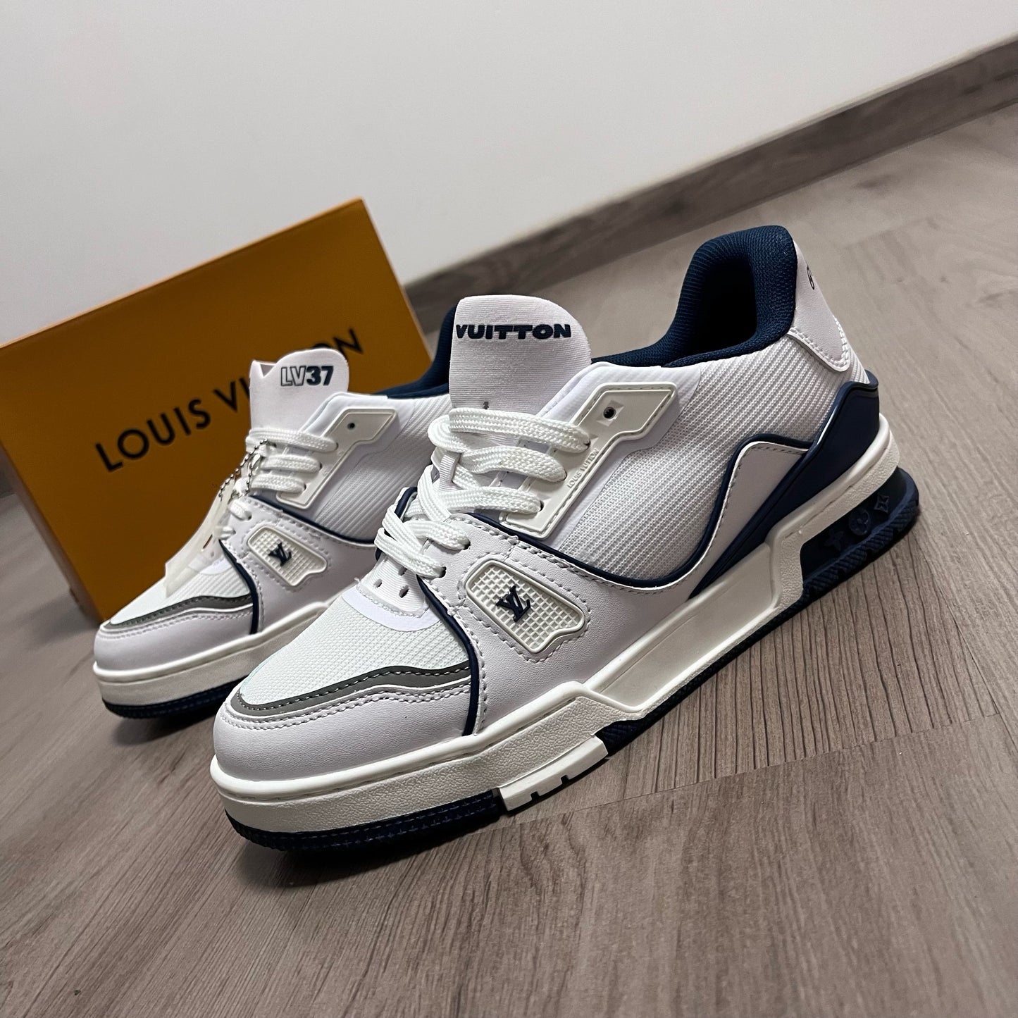 ZAPATILLAS LV TRAINER🍭