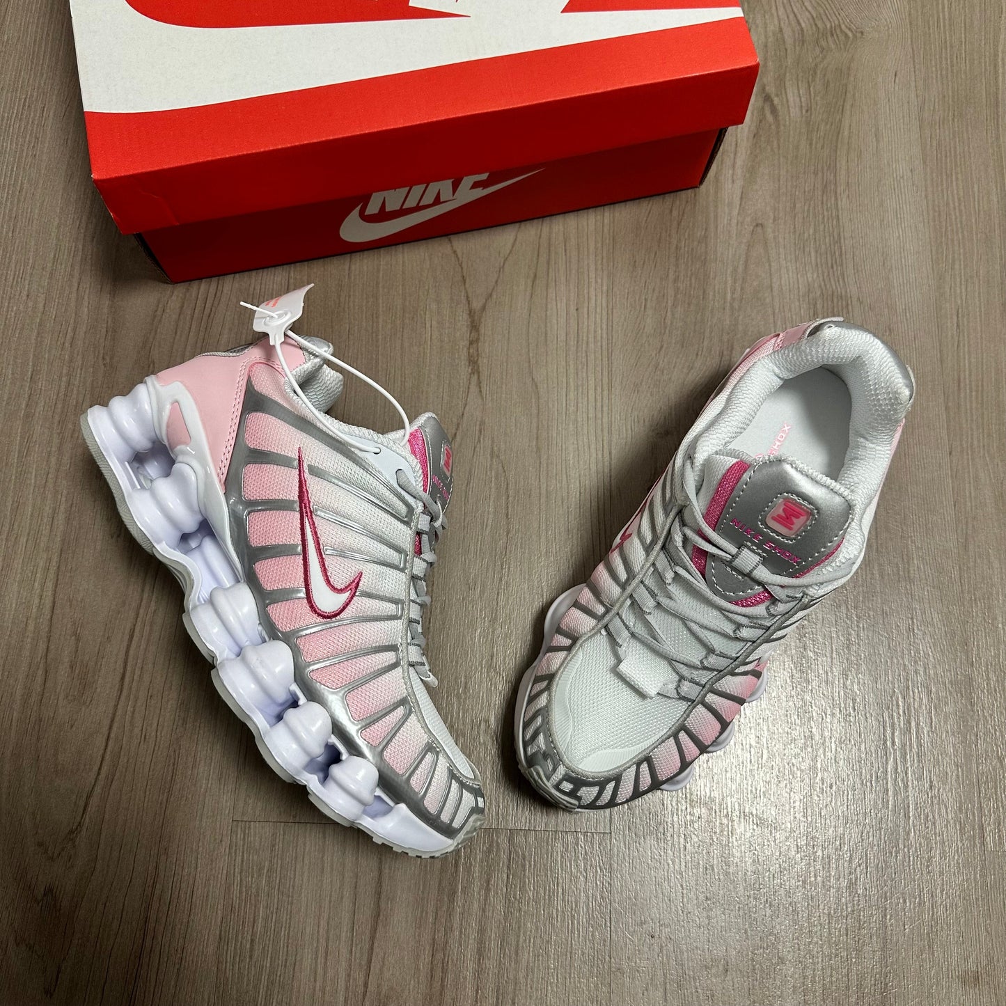 NIKE SHOX