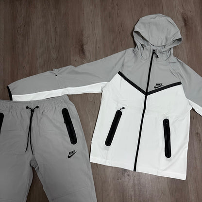 Conjunto NIKE TECH