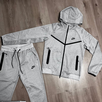 Conjunto NIKE TECH X MADURO😜