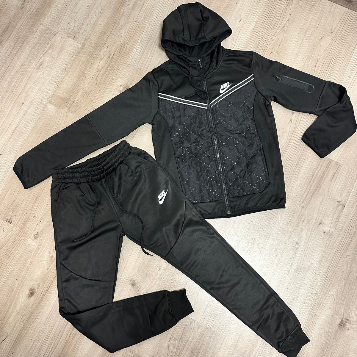 Conjunto NIKE TECH BLACK