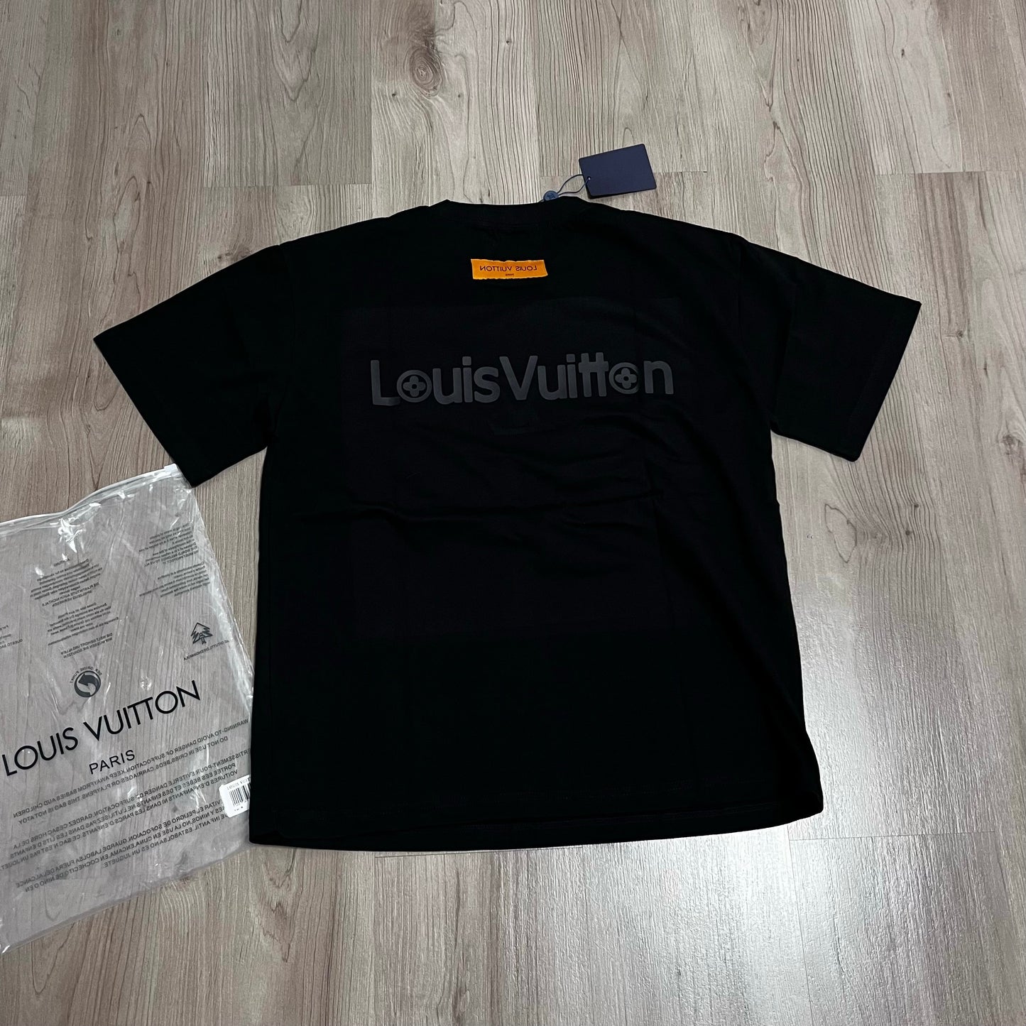 Camiseta OVERSIZE LV RELIEVE ALL BLAK