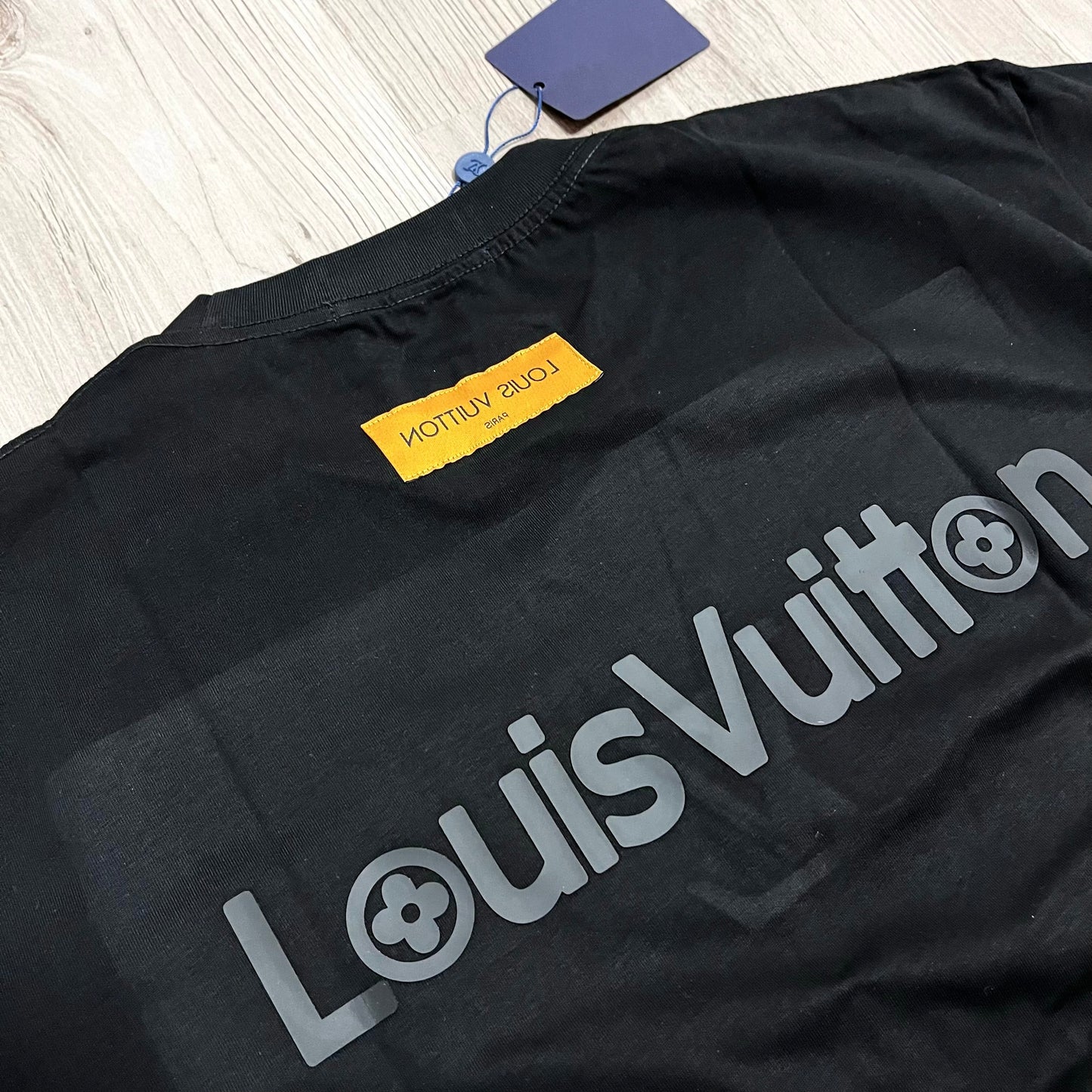 Camiseta OVERSIZE LV RELIEVE ALL BLAK