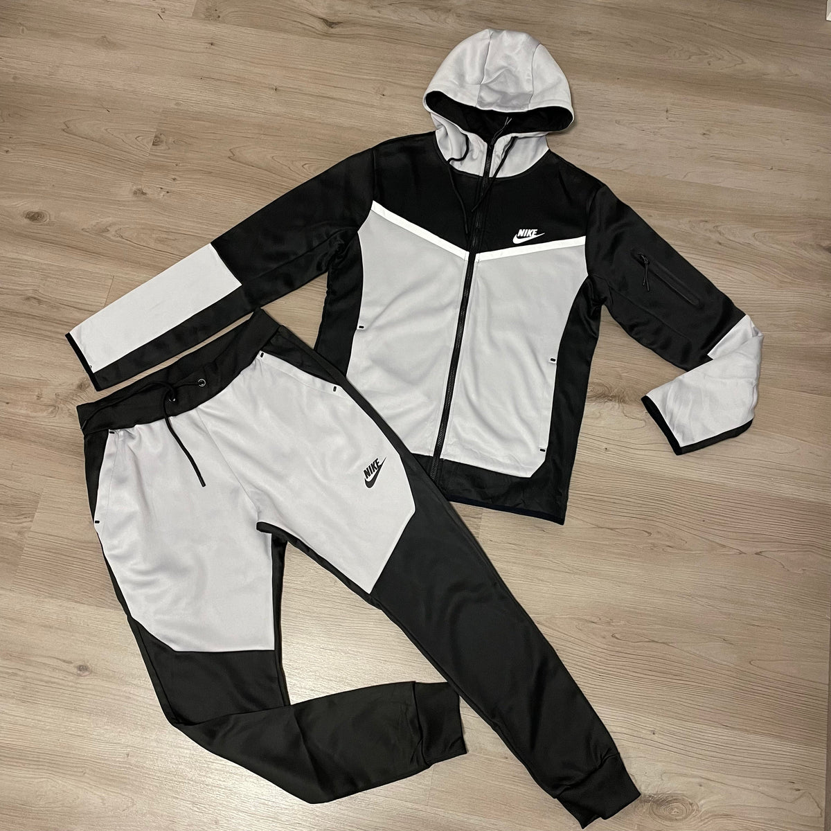 Conjunto NIKE TECH Black/grey
