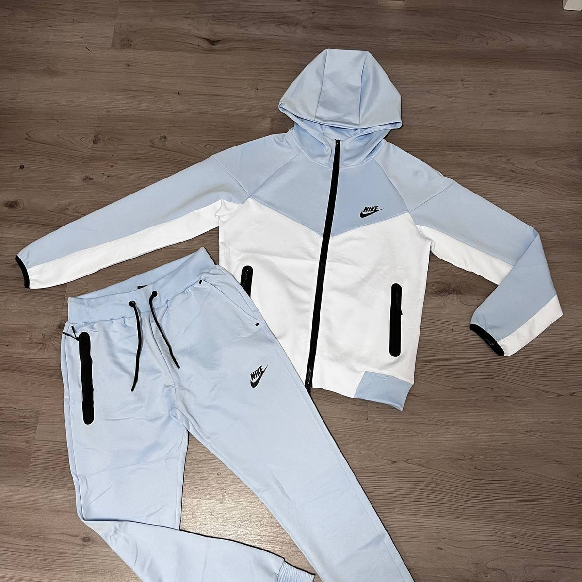 Conjunto NIKE TECH