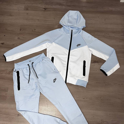 Conjunto NIKE TECH