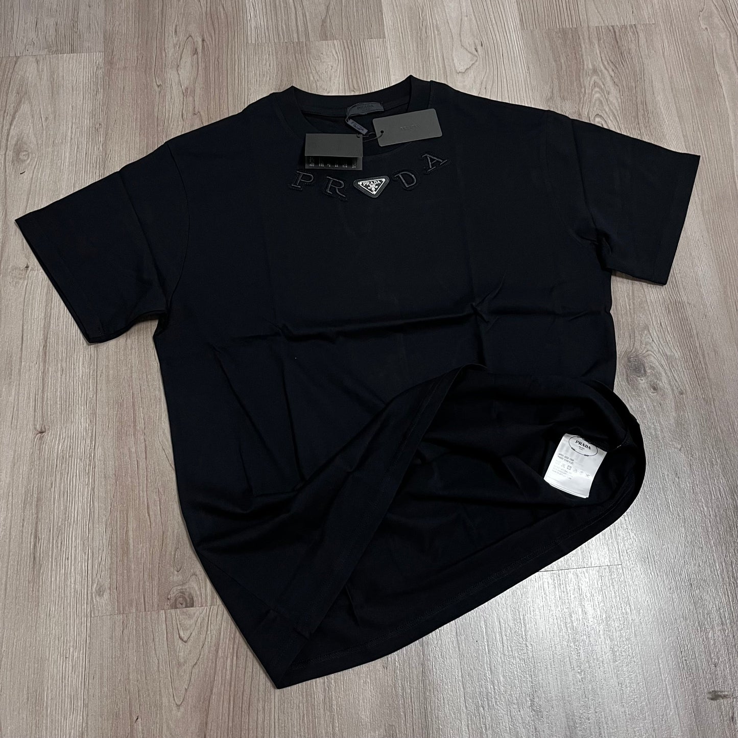 Camiseta OVERSIZE PRADA BORDADA ALL BLACK