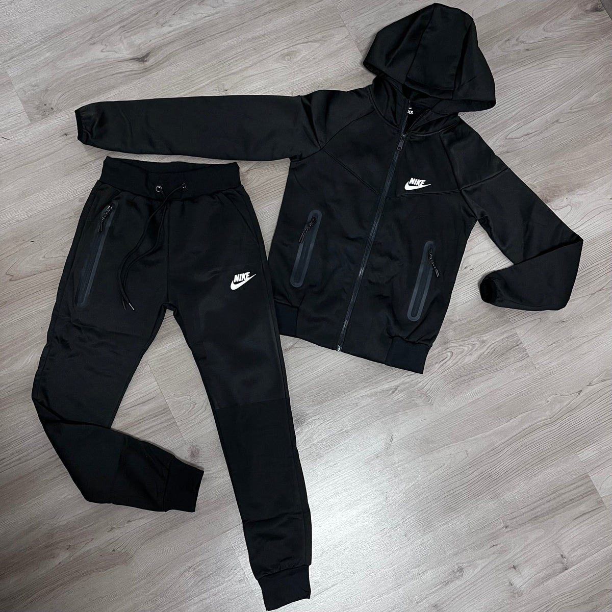 Conjunto NIKE TECH ALL BLACK