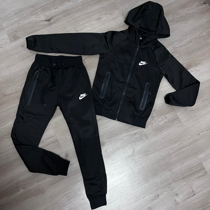 Conjunto NIKE TECH ALL BLACK