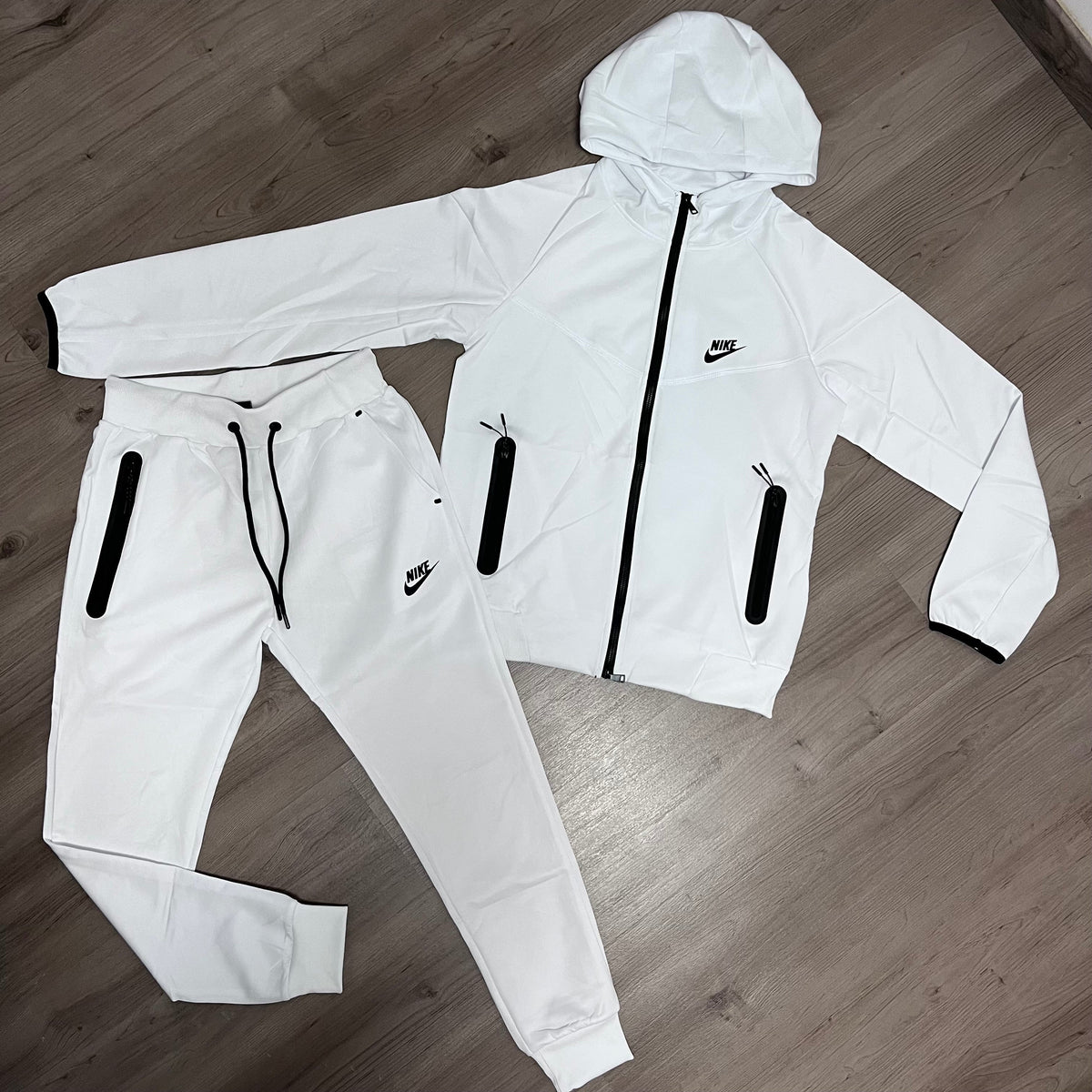 Conjunto NIKE TECH ALL WHITE