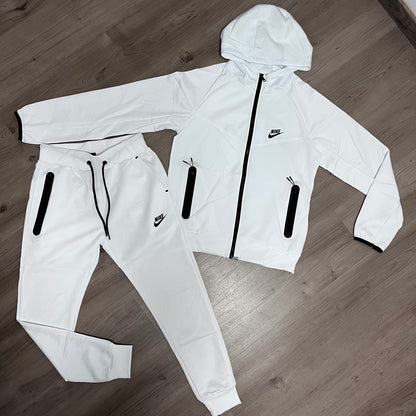 Conjunto NIKE TECH ALL WHITE