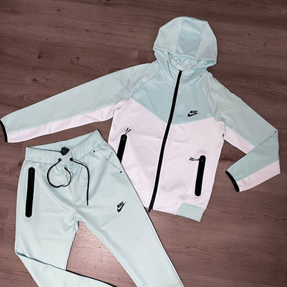 Conjunto NIKE TECH
