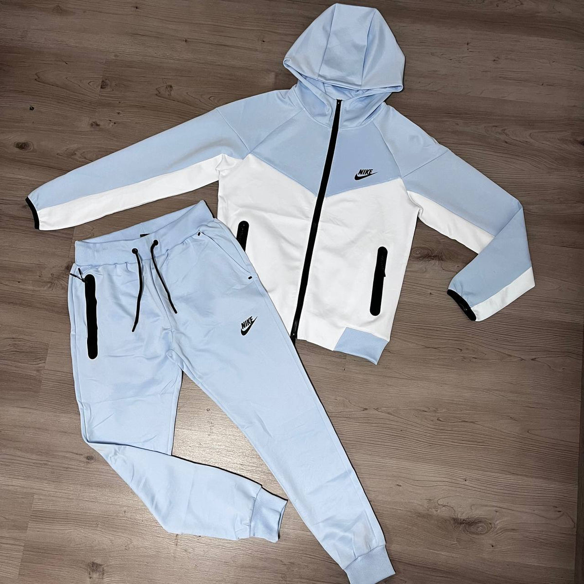 Conjunto NIKE TECH