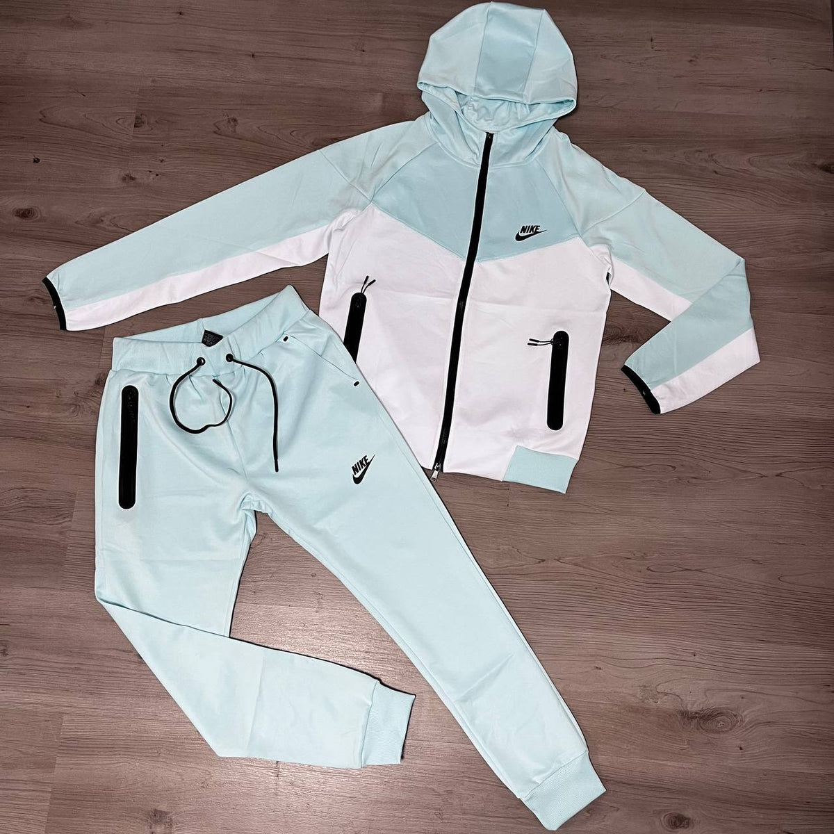 Conjunto NIKE TECH