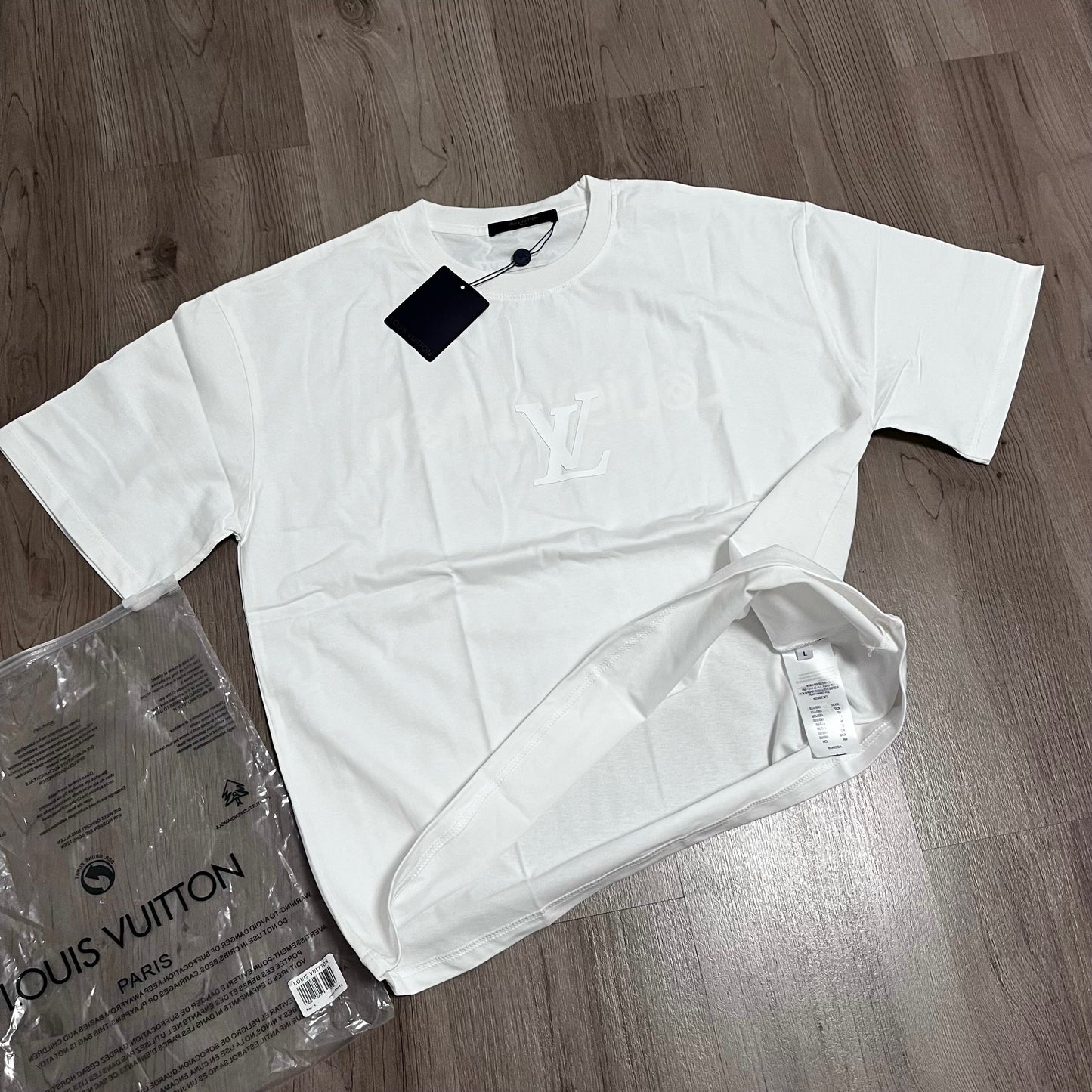 Camiseta OVERSIZE LV RELIEVE ALL WHITE