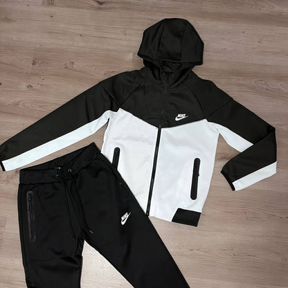 Conjunto NIKE TECH BLACK/WHITE